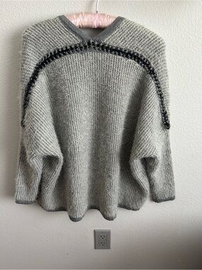 Cozy Grey Knit Women's Sweater with Contrast ‘Chain’ Detail